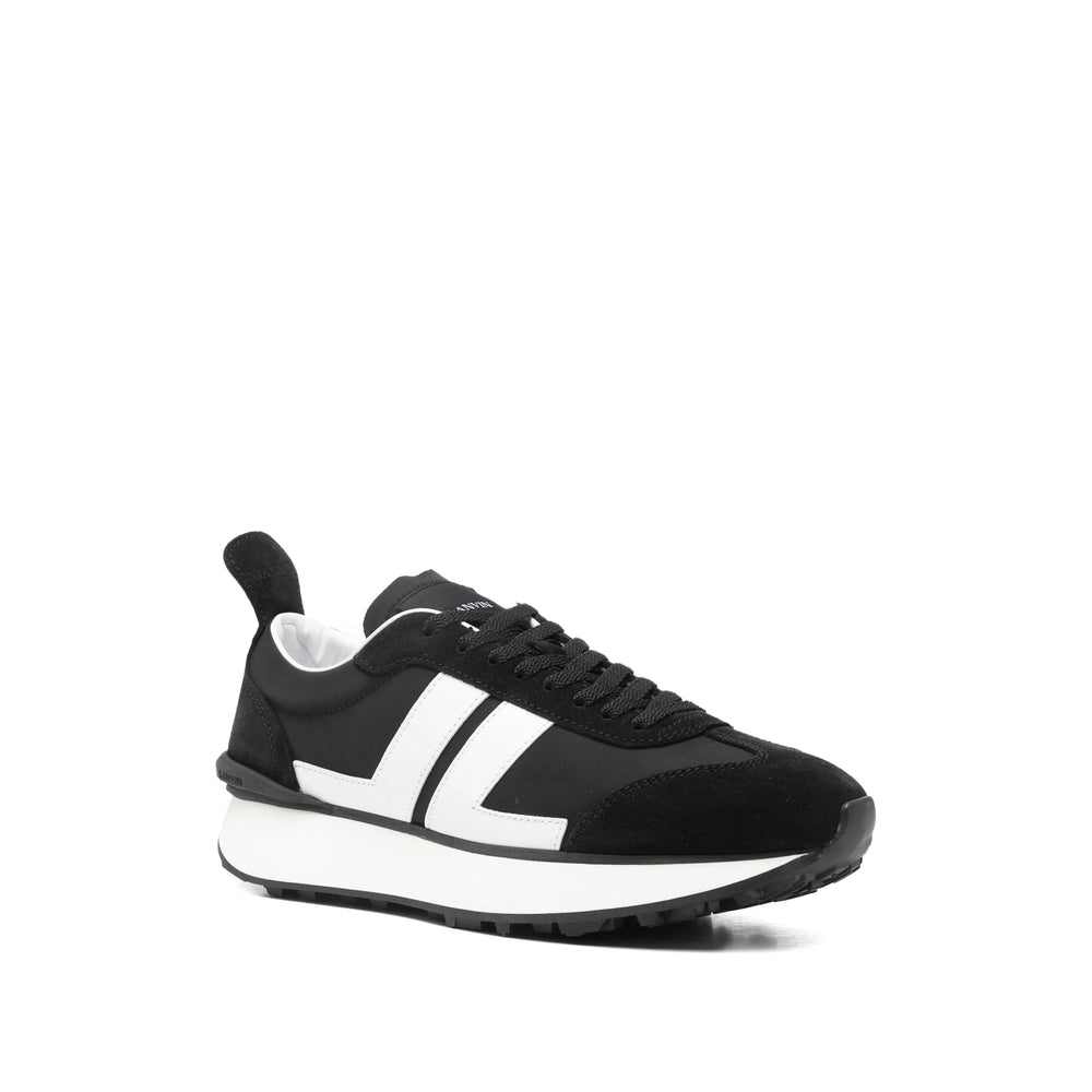 Shoe