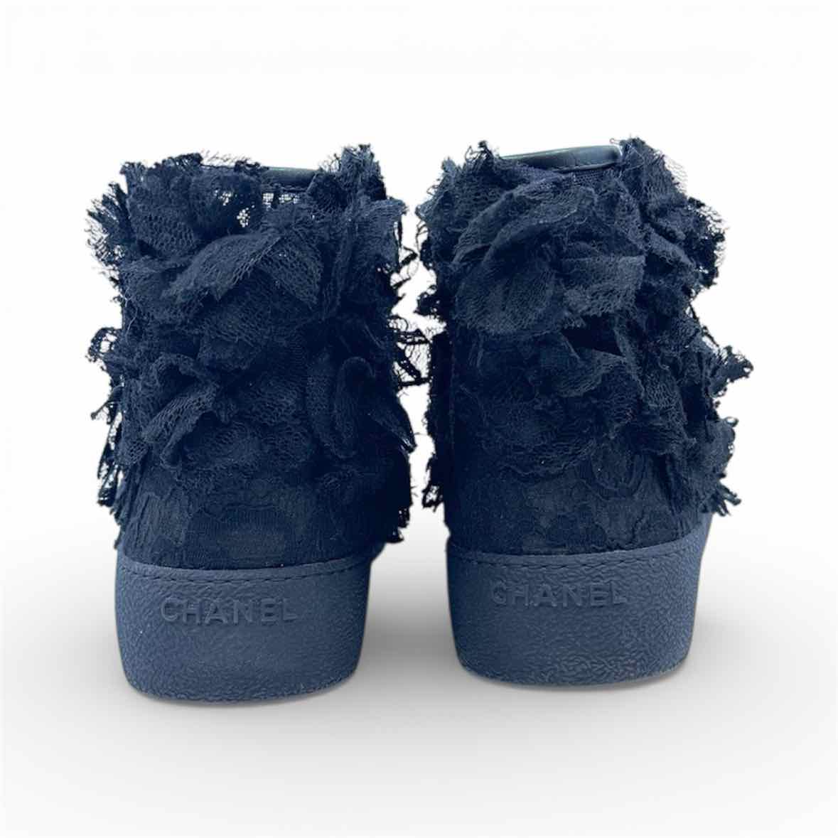 CHANEL Size 7 Black Lace Sneakers