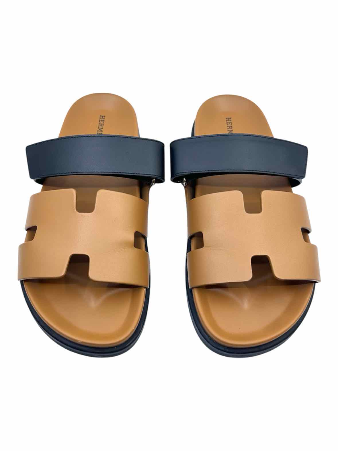 HERMES chypre Size 9 Camel, Black Leather Solid Sandals
