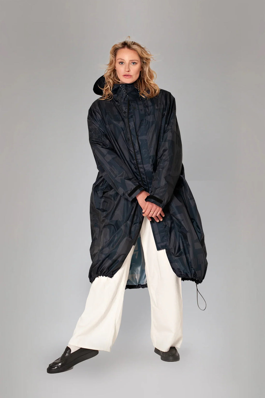 Rainkiss Raincoat in Back to Black