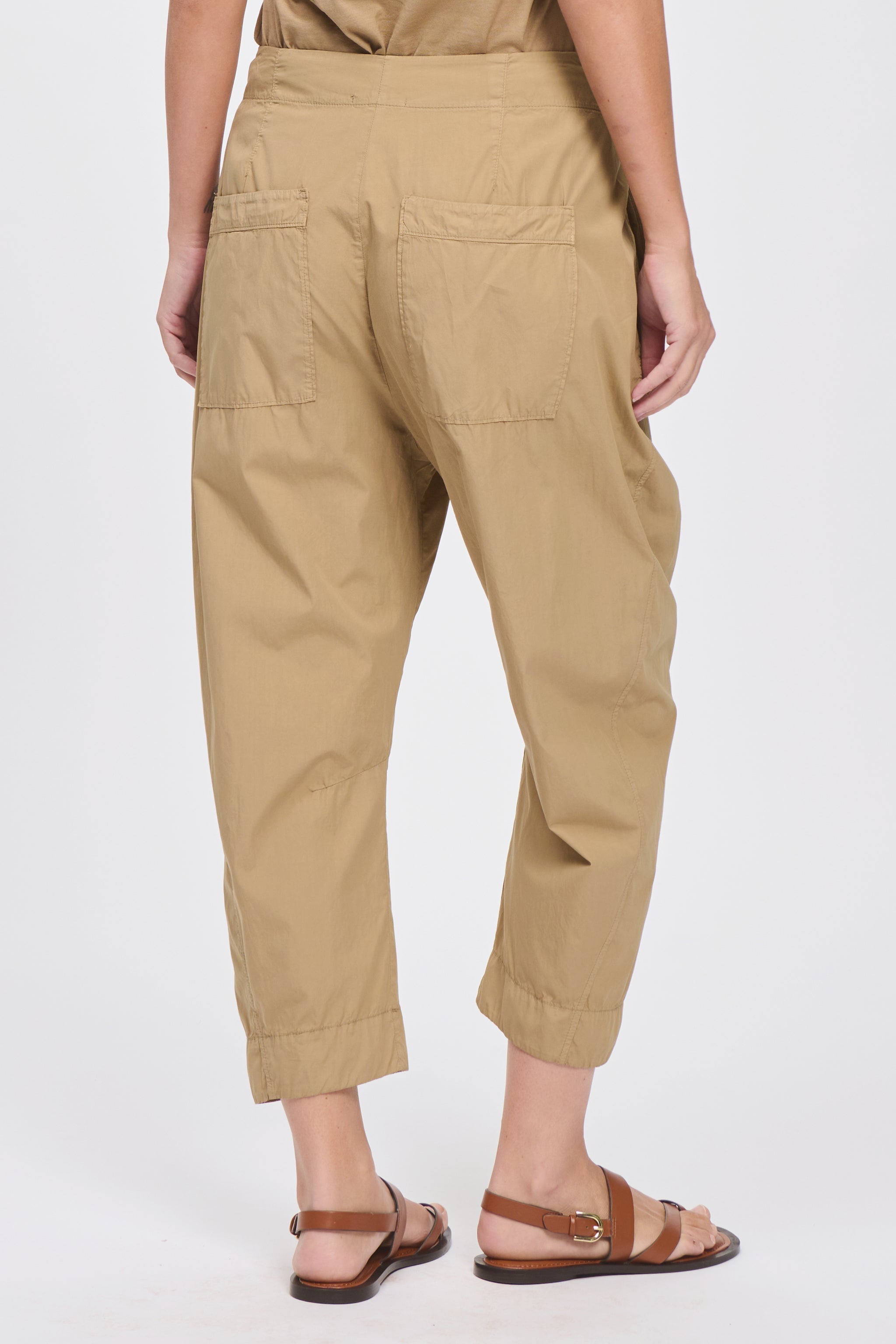 Transit Comfort fit trousers in light cotton with patch pockets on the back