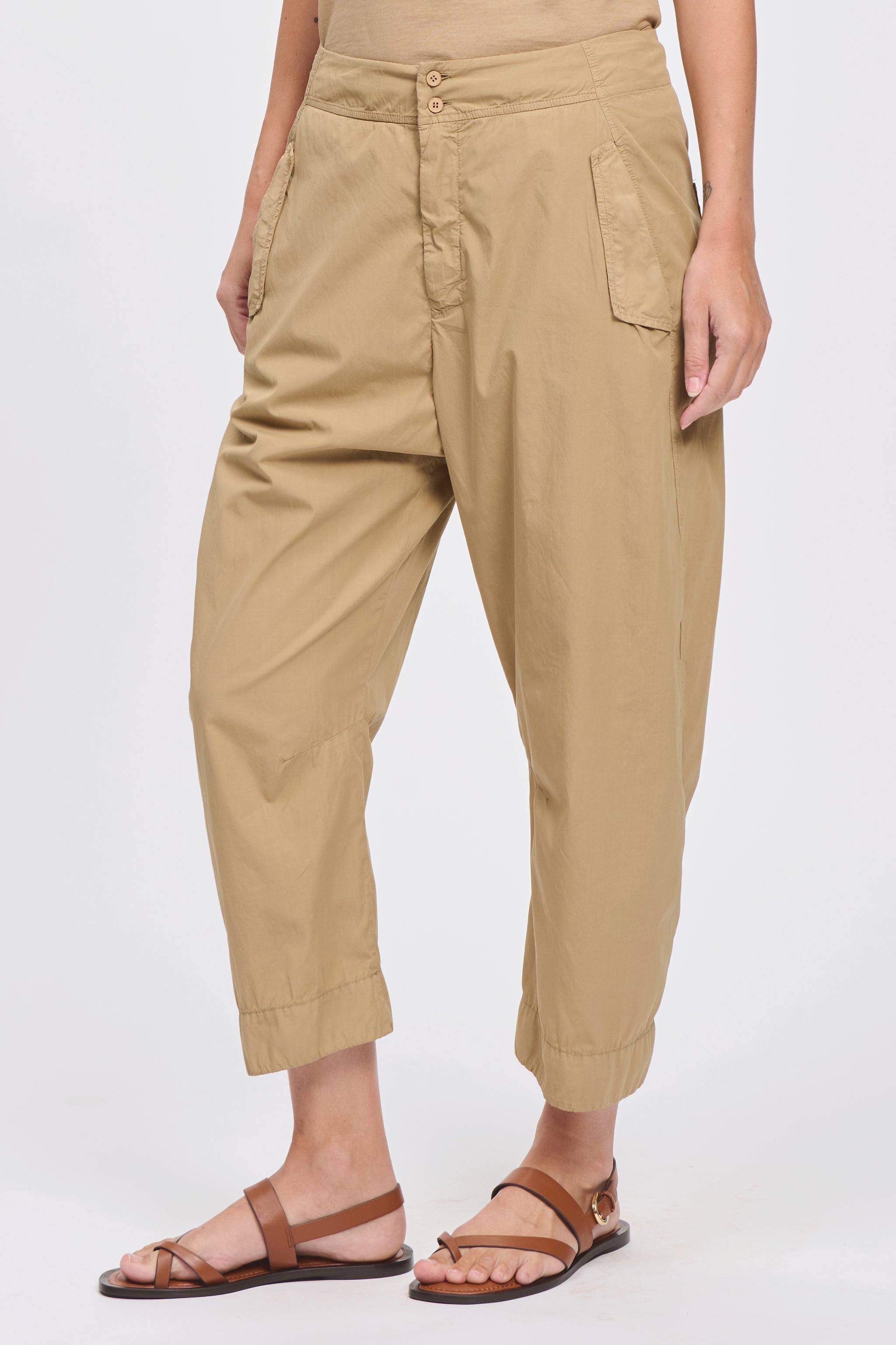 Transit Comfort fit trousers in light cotton with patch pockets on the back
