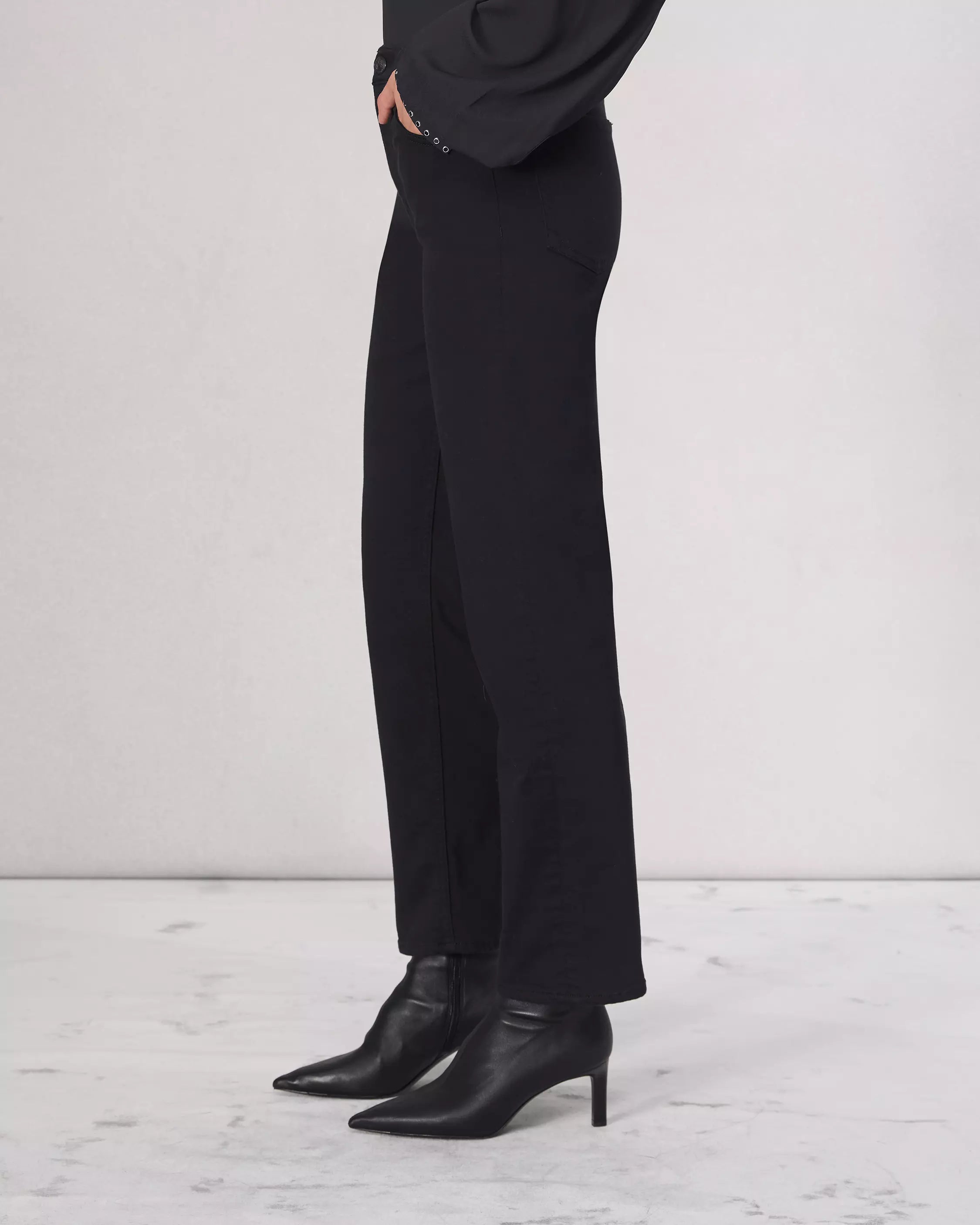 Rag & Bone Flexi Harlow Mid Rise Ankle Straight in Black