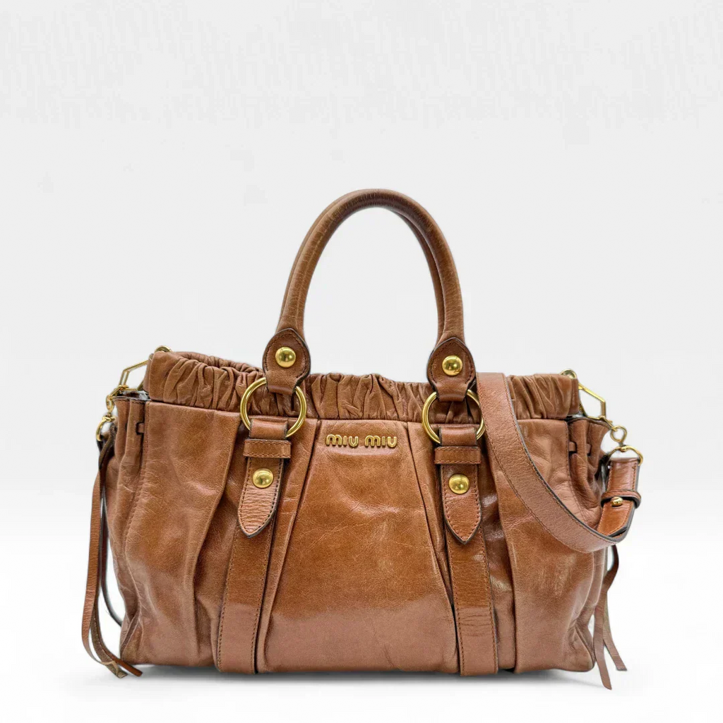 🔥 Pre-owned Miu Miu handbag Vitello Lux with shoulder strap made of dark brown leather 🔥