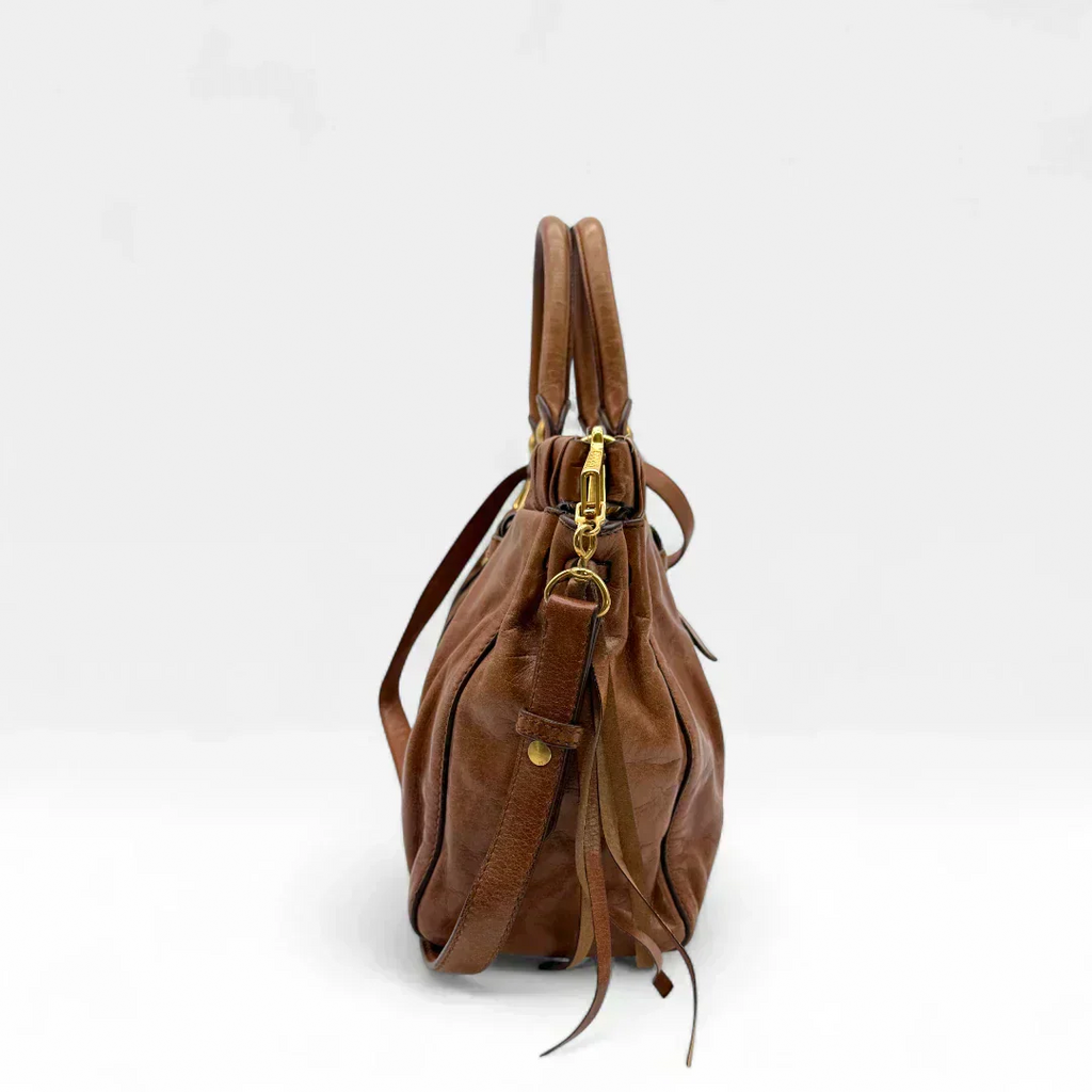 🔥 Pre-owned Miu Miu handbag Vitello Lux with shoulder strap made of dark brown leather 🔥