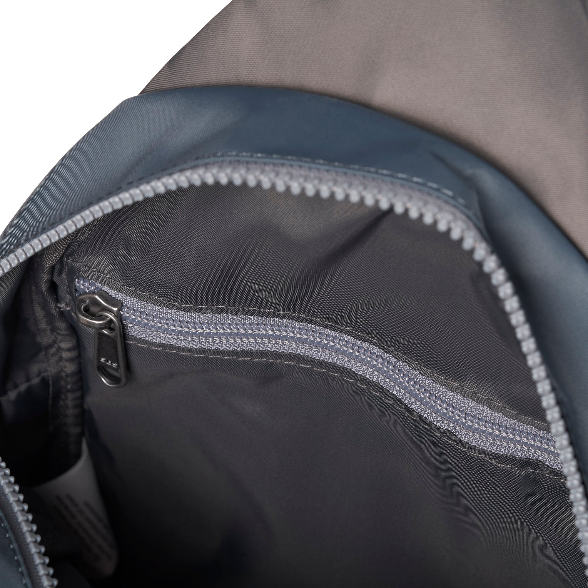 ROKA Willesden B Large Recycled Nylon Bag | Grey Tonal