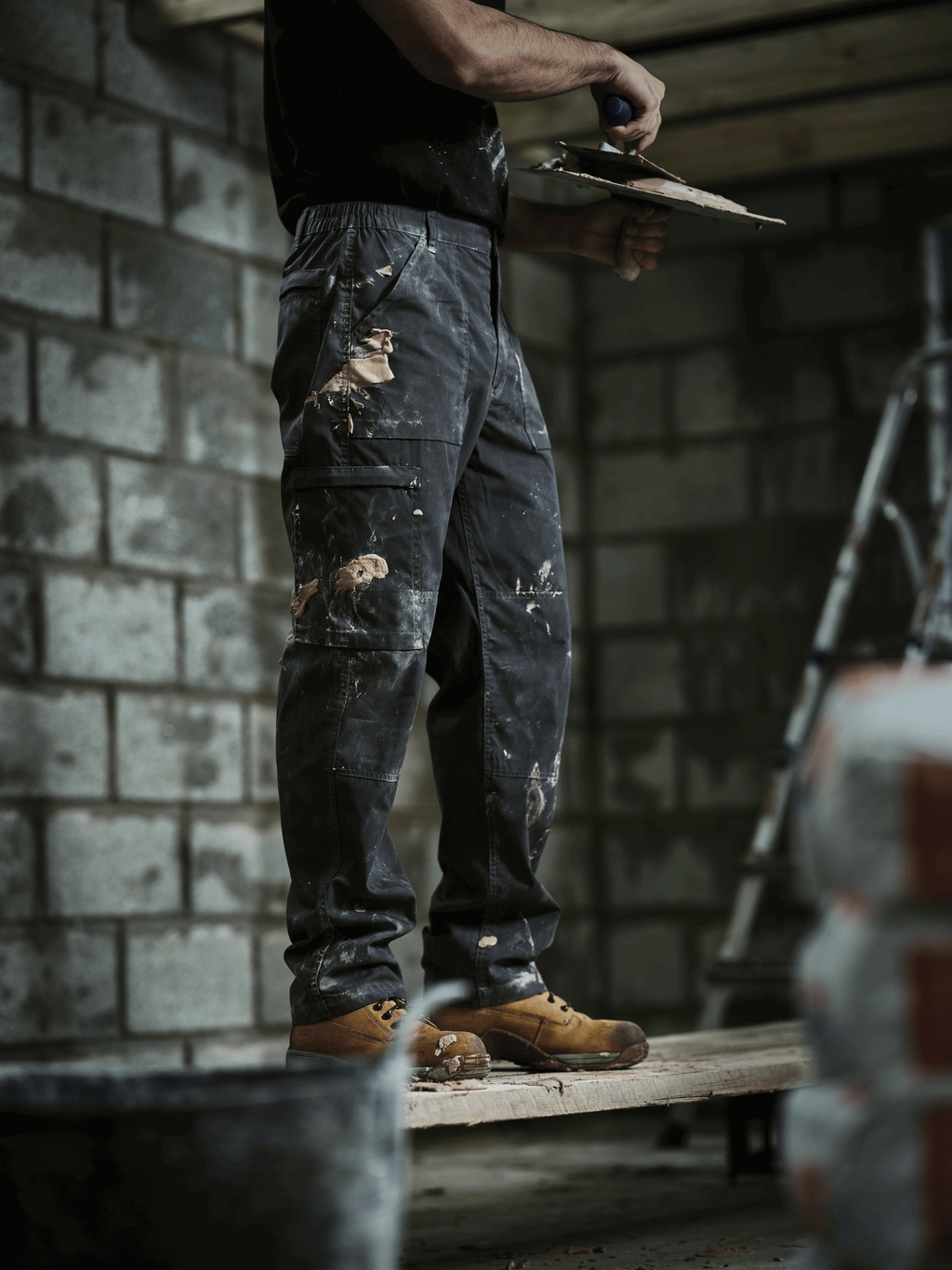 Regatta TRJ330 Water-Repellent Multi-Pocket Action Trousers Black / 32" Waist / Regular Leg (31")