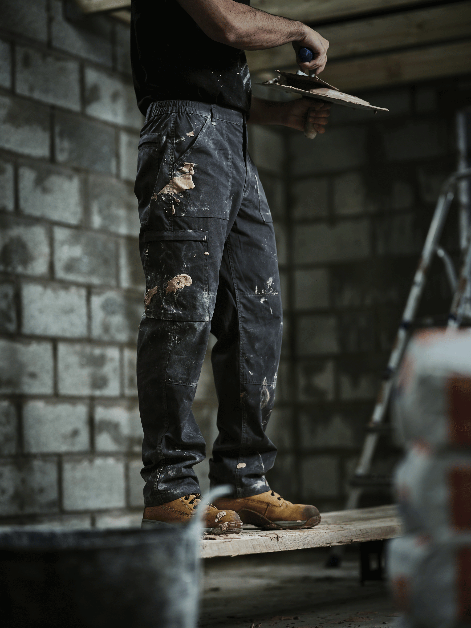 Regatta TRJ330 Water-Repellent Multi-Pocket Action Trousers Black / 32" Waist / Regular Leg (31")