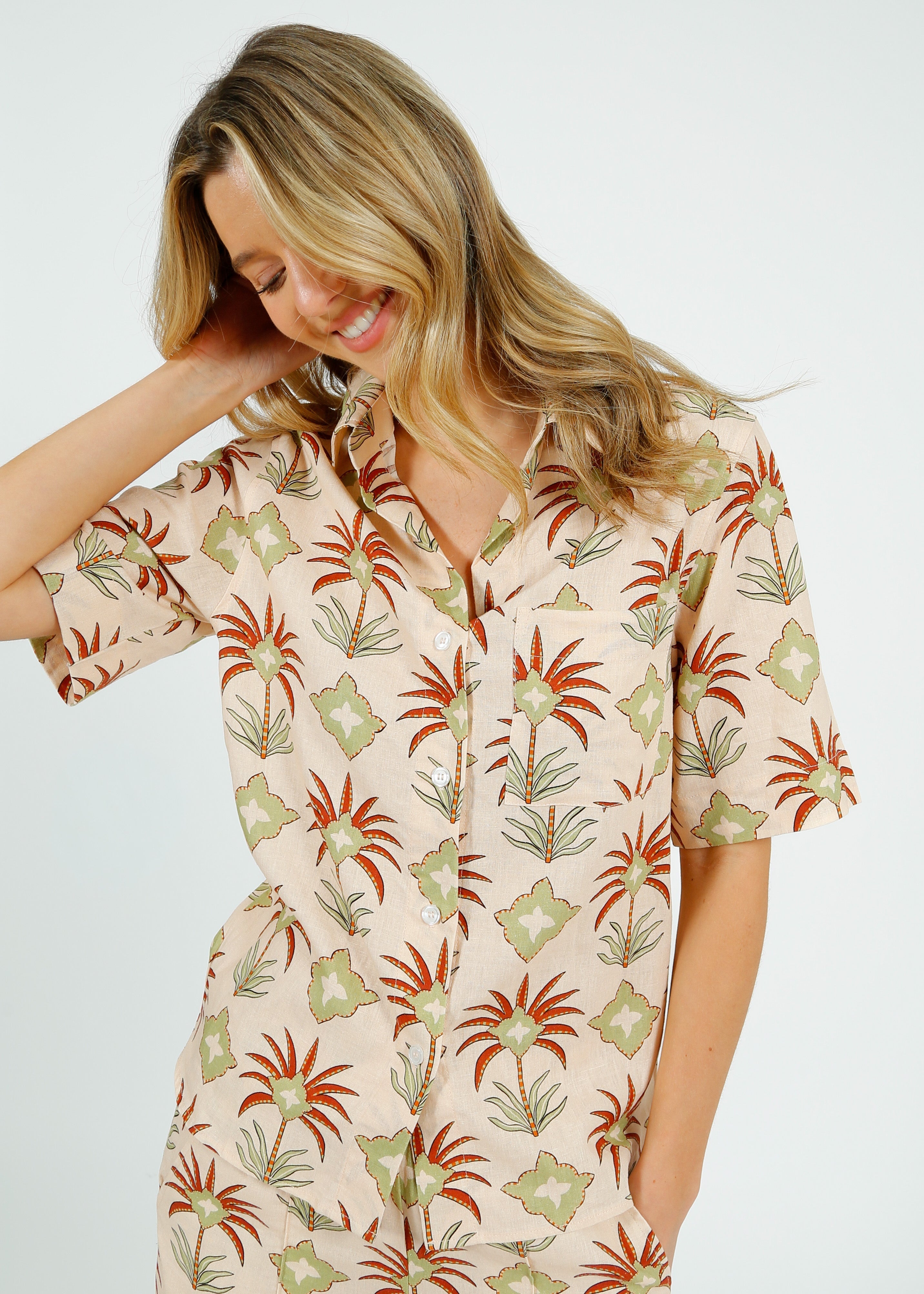 Primrose Park Mia Resort Shirt in Maxi Palm Cream