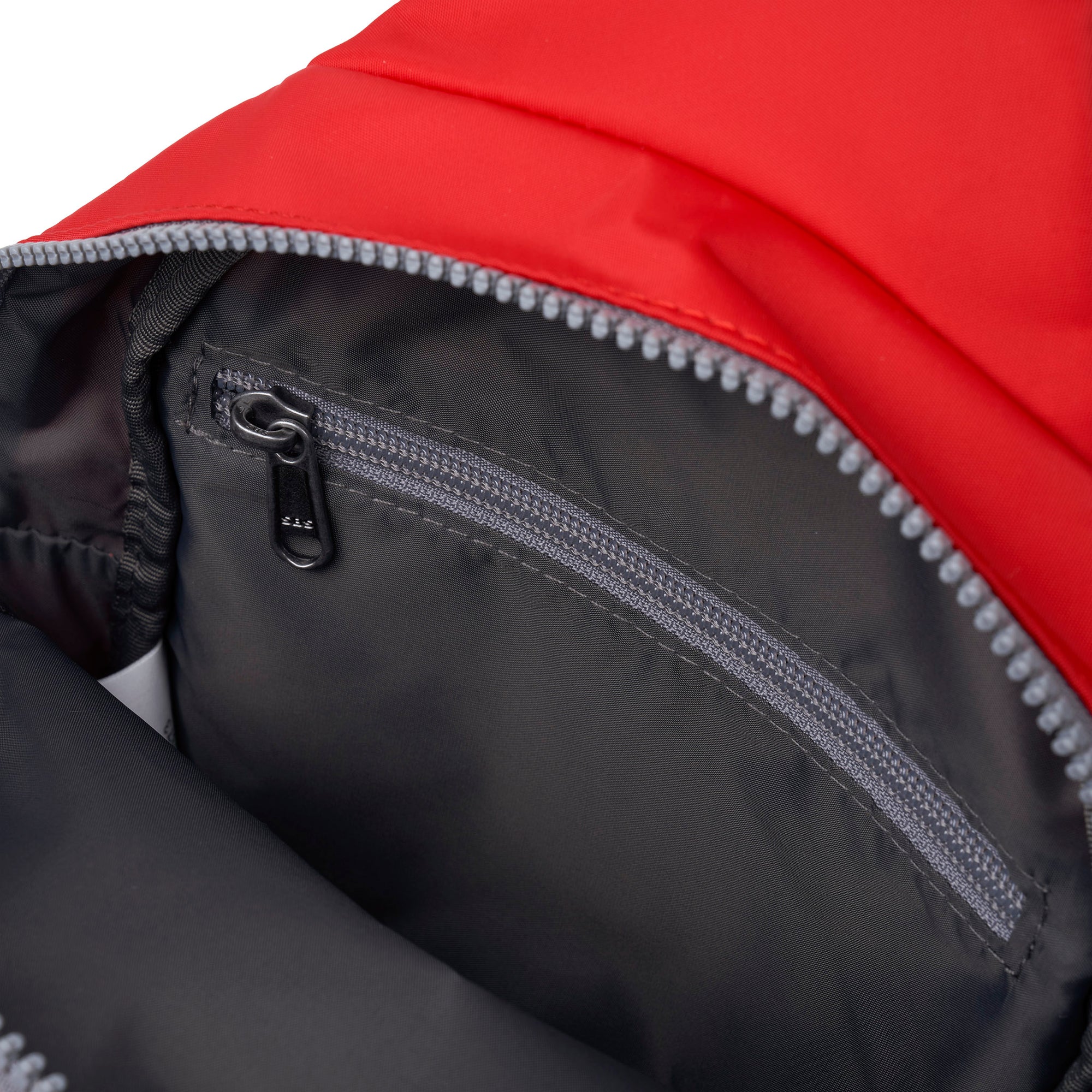 ROKA Willesden B Large Recycled Nylon Bag | Chilli Oil