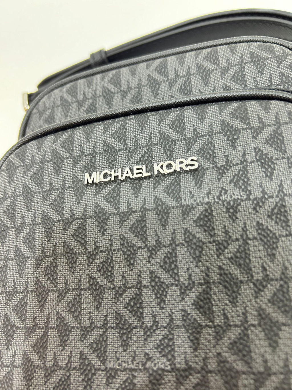MK Jet Set - Travel Medium Logo Crossbody Bag