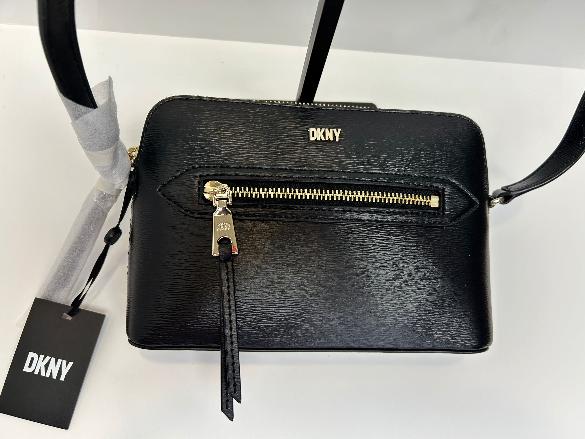 DKNY Women's Classic Chelsea Dome Cbody Crossbody