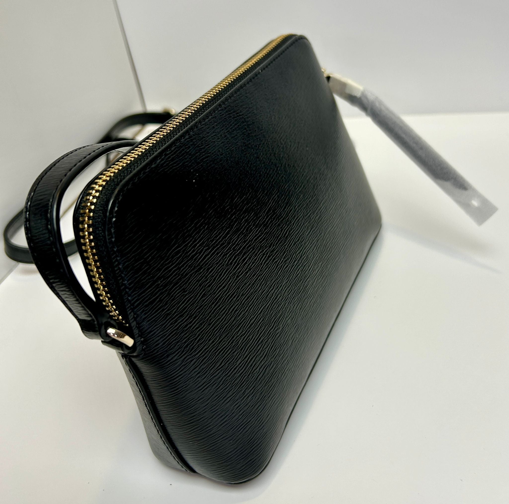 DKNY Women's Classic Chelsea Dome Cbody Crossbody