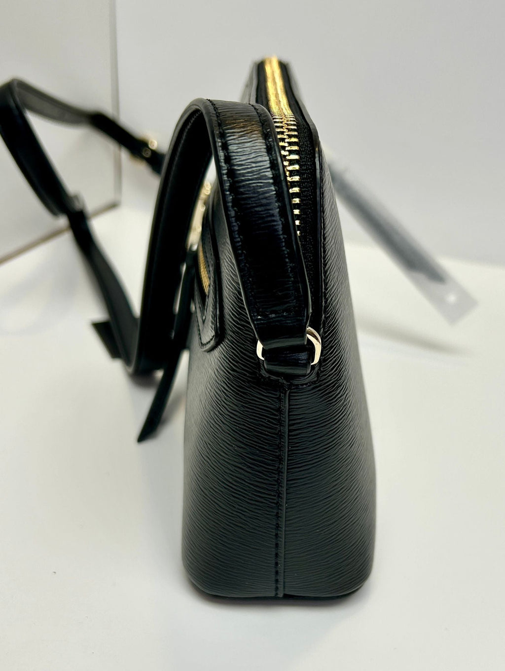 DKNY Women's Classic Chelsea Dome Cbody Crossbody