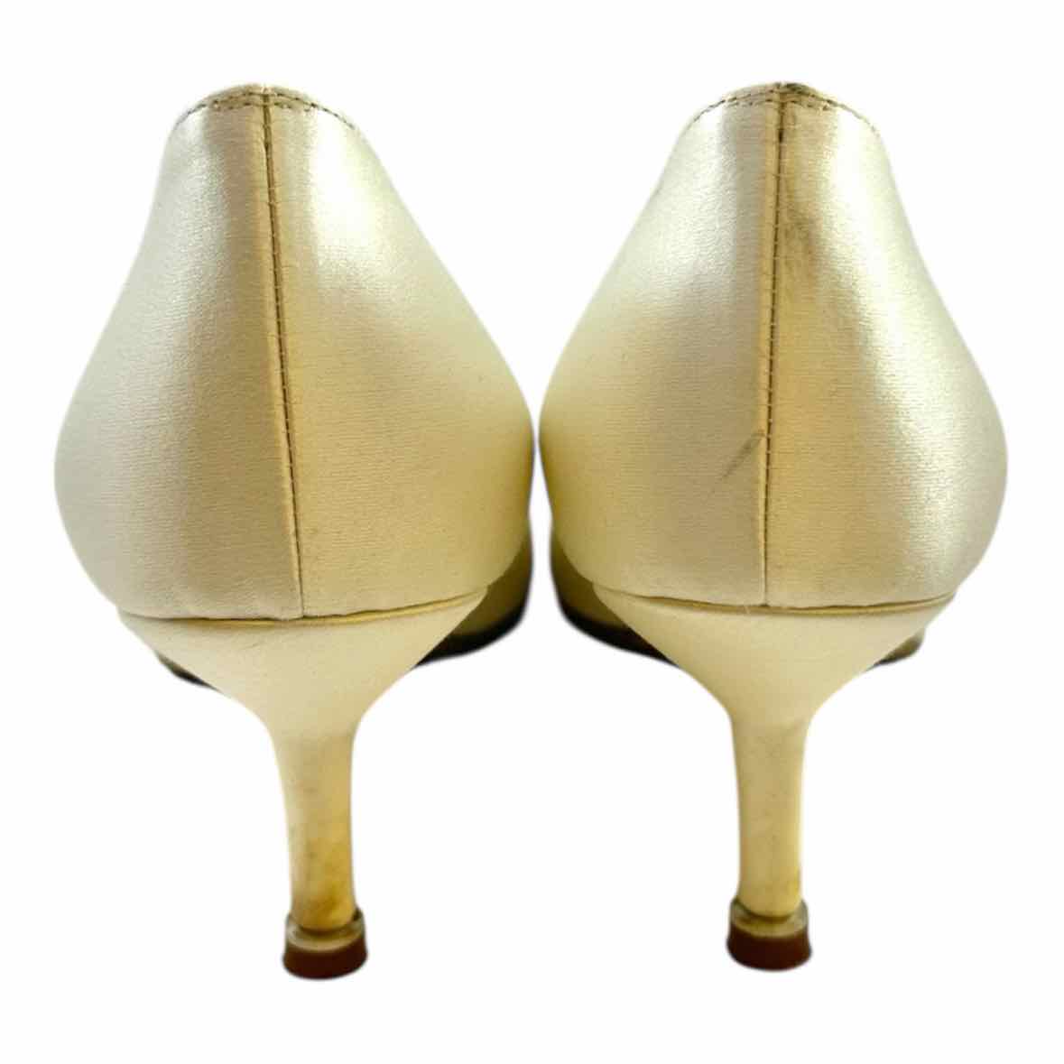 MANOLO BLAHNIK Hangisi Size 6 White, Blue Satin Solid Pumps