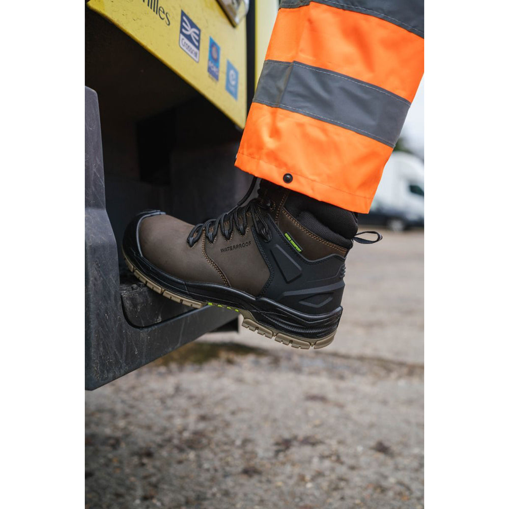 Apache Mission Non-Metallic Waterproof Safety Boot - Wide Fit ESD