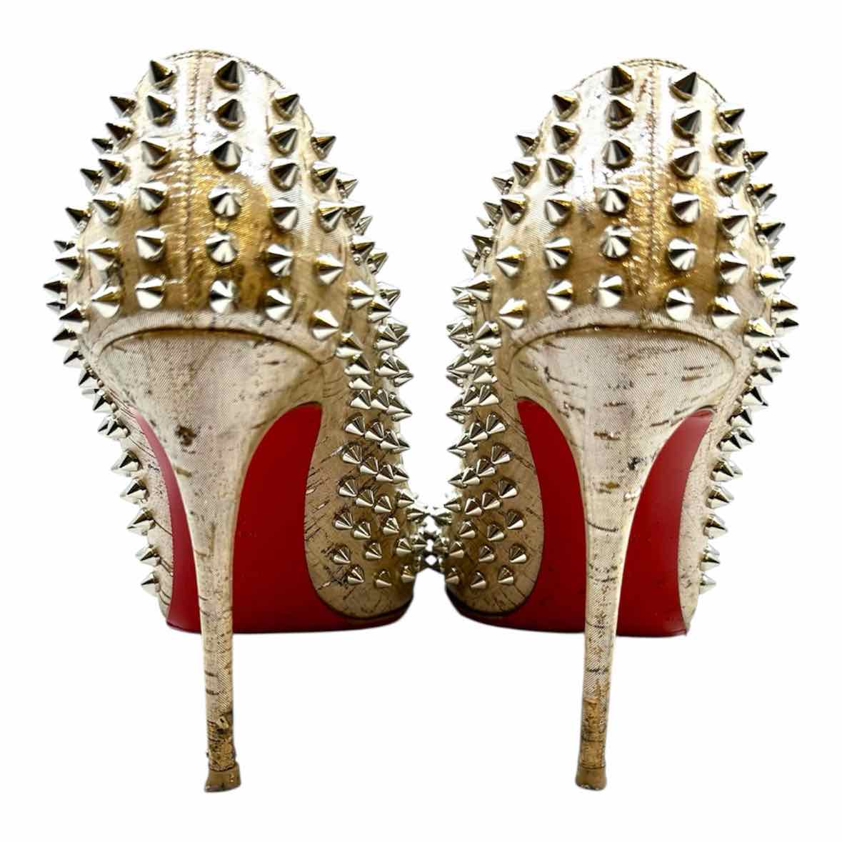 CHRISTIAN LOUBOUTIN Size 8 Nude Pumps