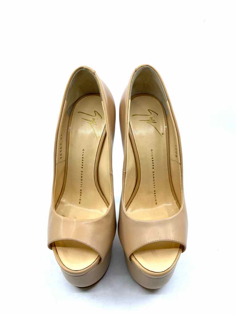 GIUSEPPE ZANOTTI Size 6 Nude Leather Solid Pumps
