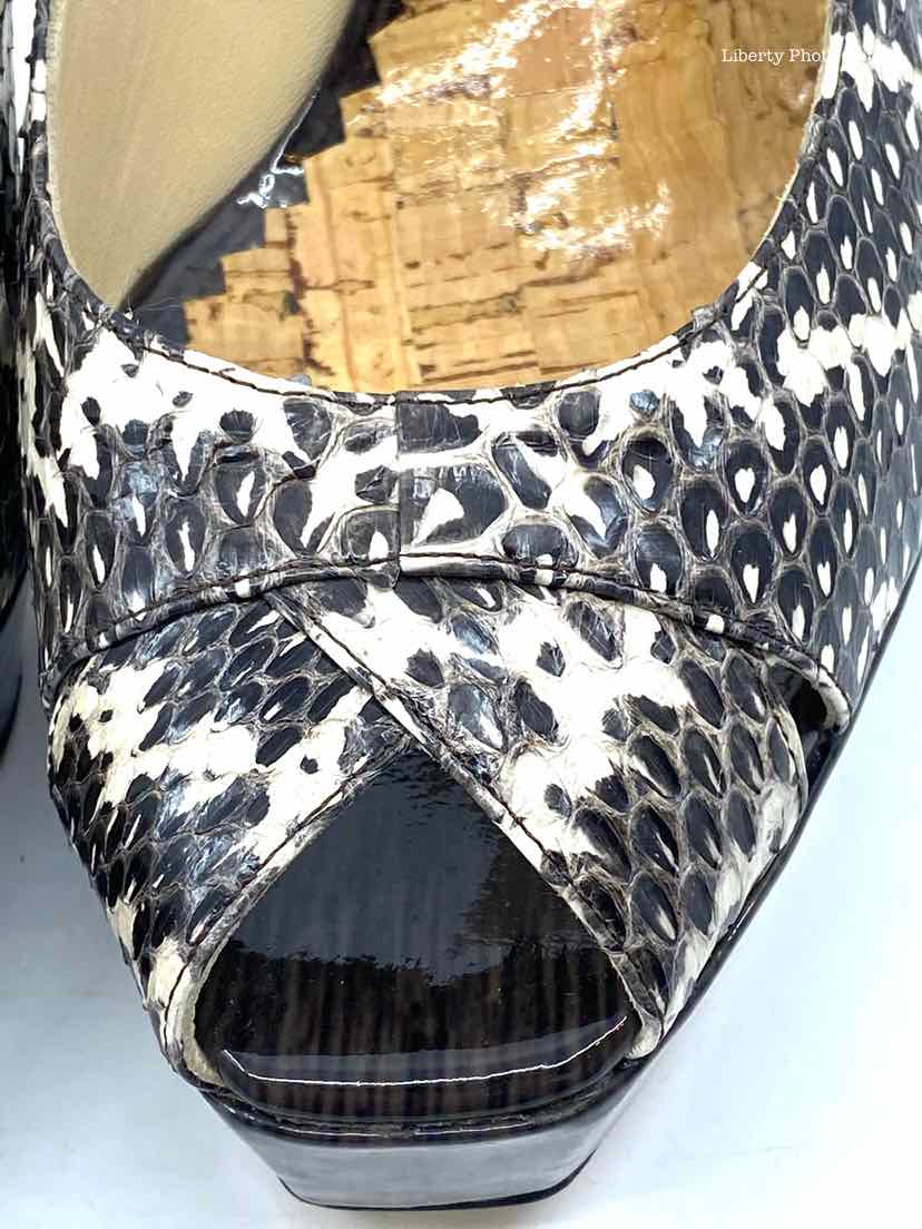 OSCAR DE LA RENTA Snakeskin Pumps | 9.5