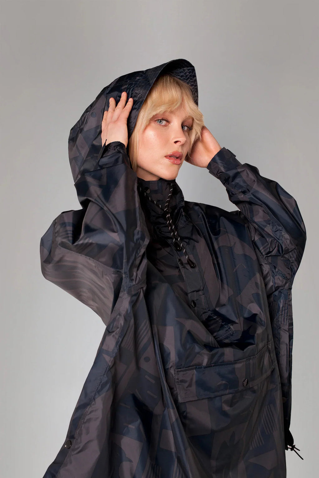Rainkiss Anorak  in Back to Black