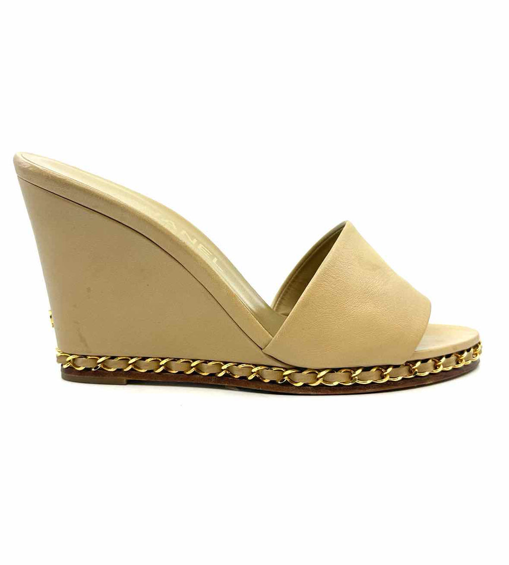 CHANEL Size 7.5 Nude Leather Solid Wedge