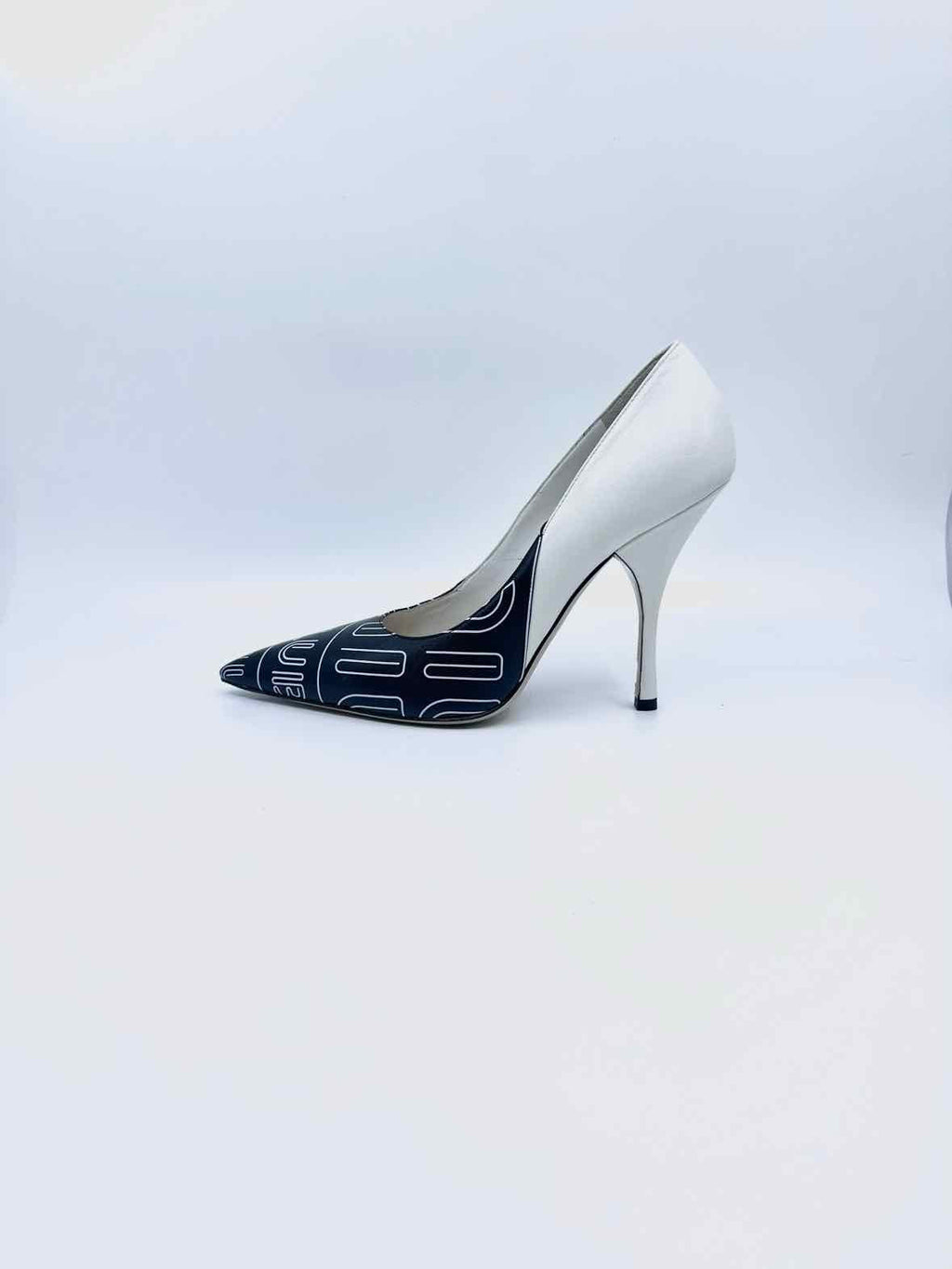 MIU MIU Size 9 Black & White Leather Pumps
