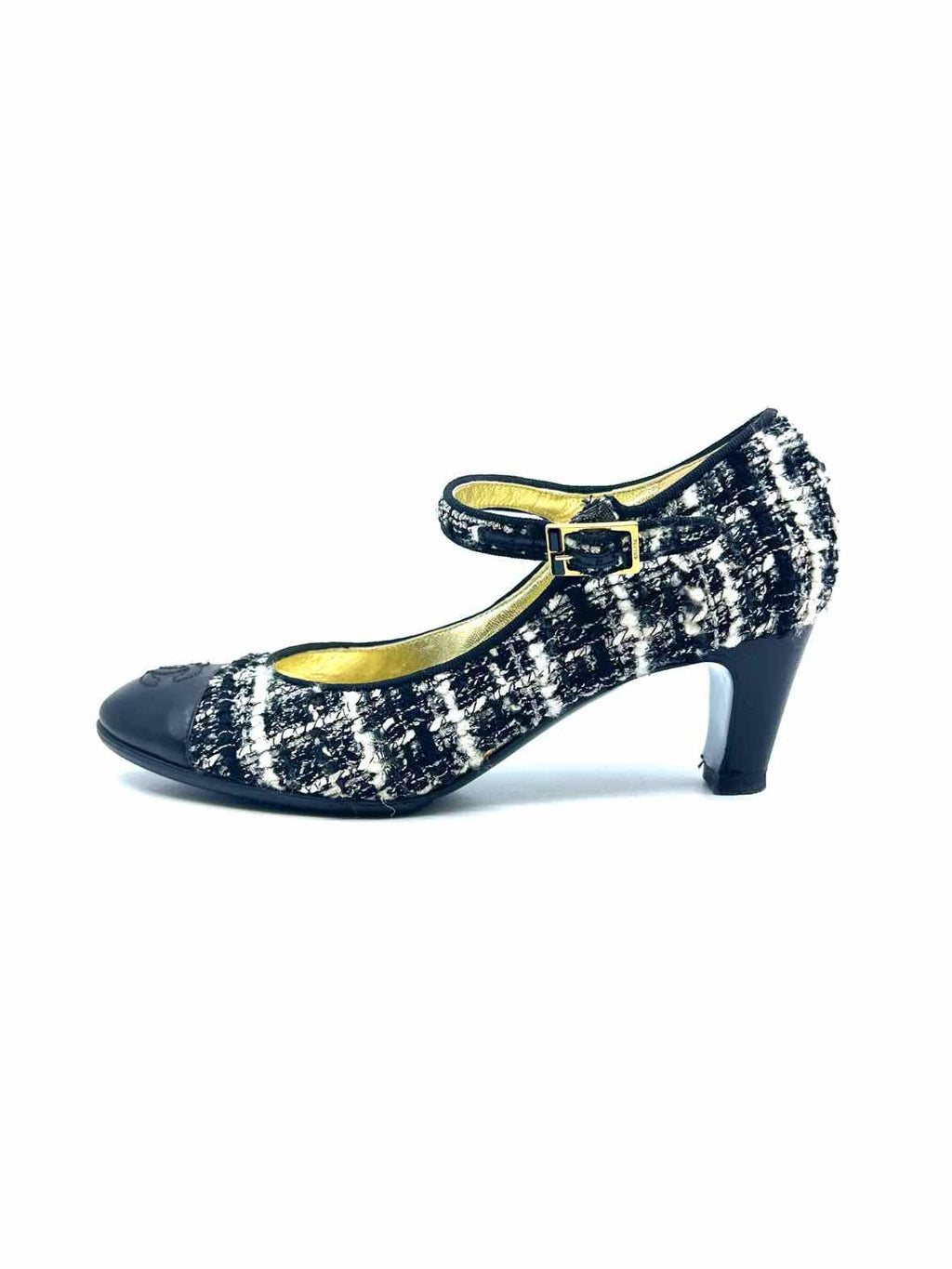 CHANEL Size 6.5 black, white Tweed Tweed Pumps