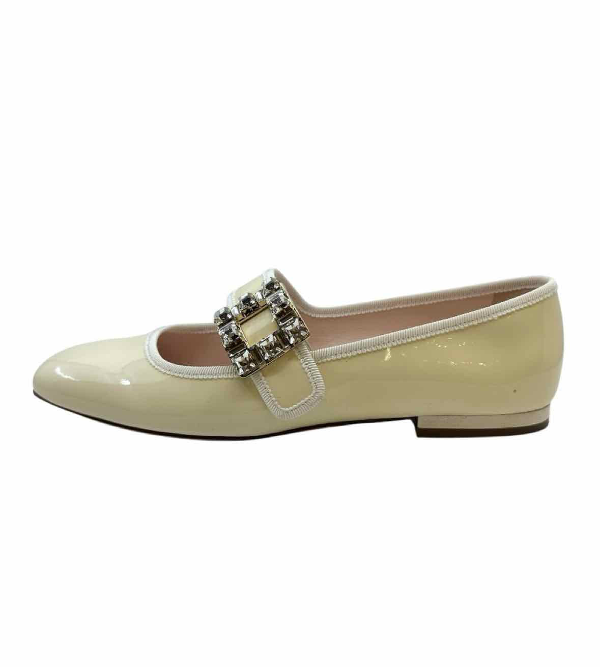 ROGER VIVIER Size 6.5 Cream Patent Leather Solid Flats