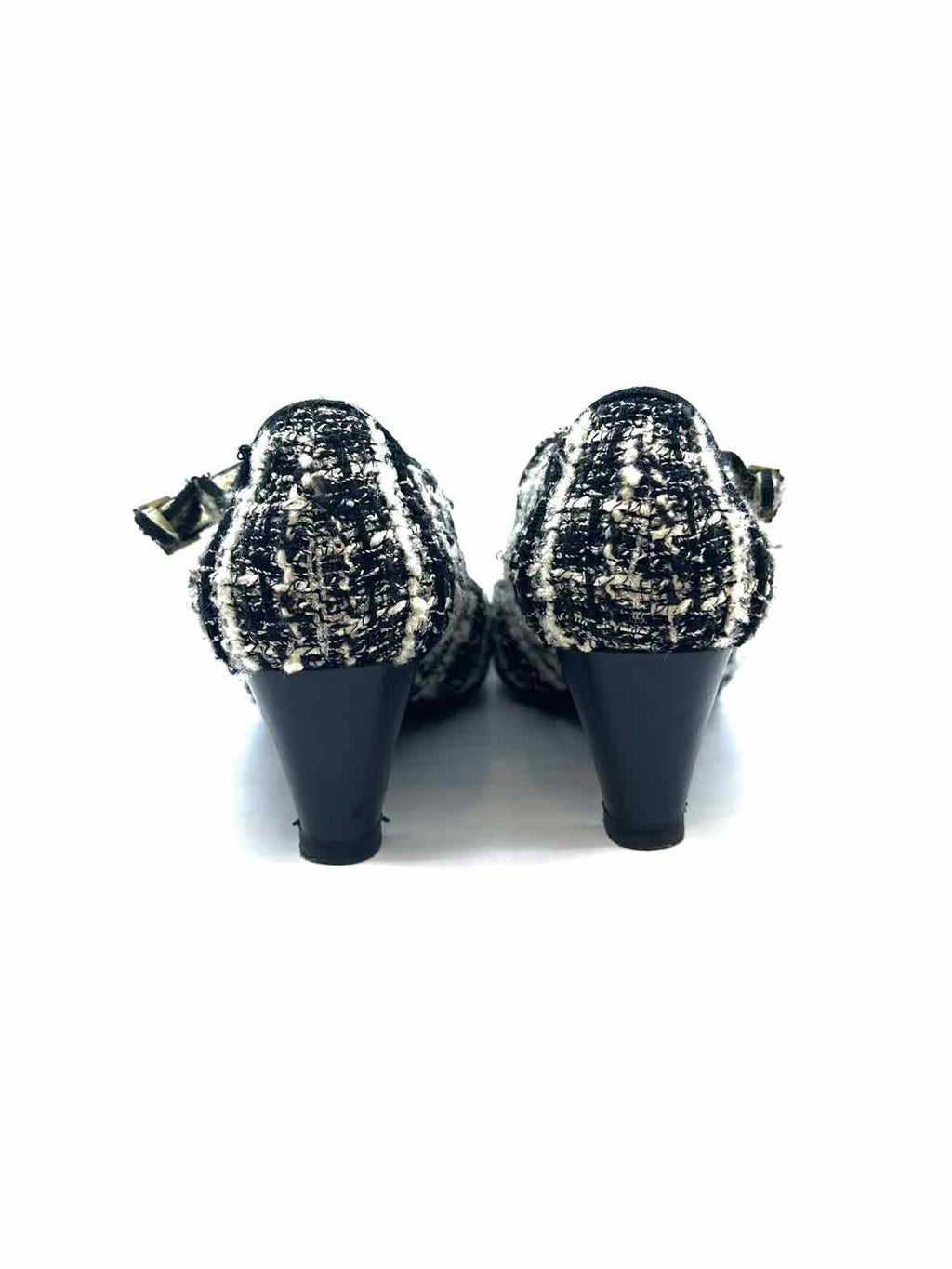 CHANEL Size 6.5 black, white Tweed Tweed Pumps