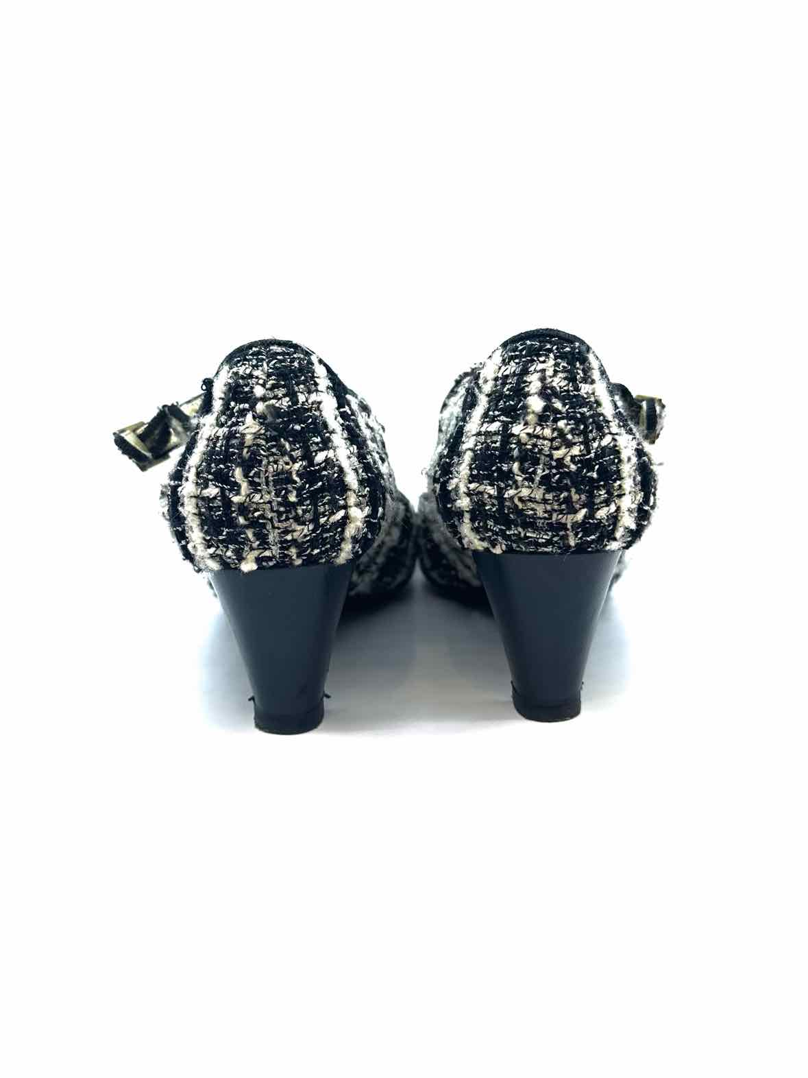 CHANEL Size 6.5 black, white Tweed Tweed Pumps