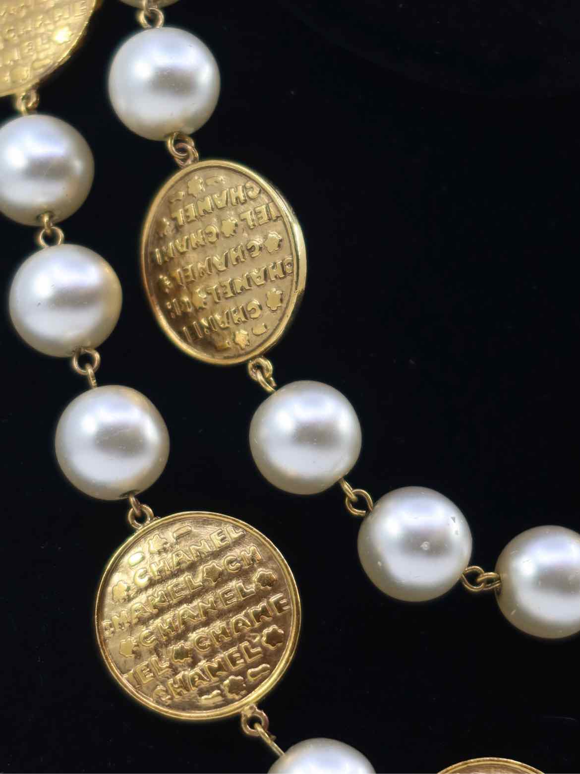 CHANEL Gold Pearl Necklace