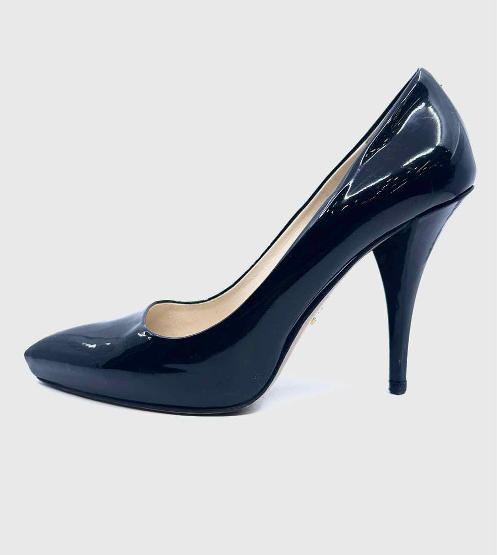 PRADA Size 6 Black Patent Leather Pumps