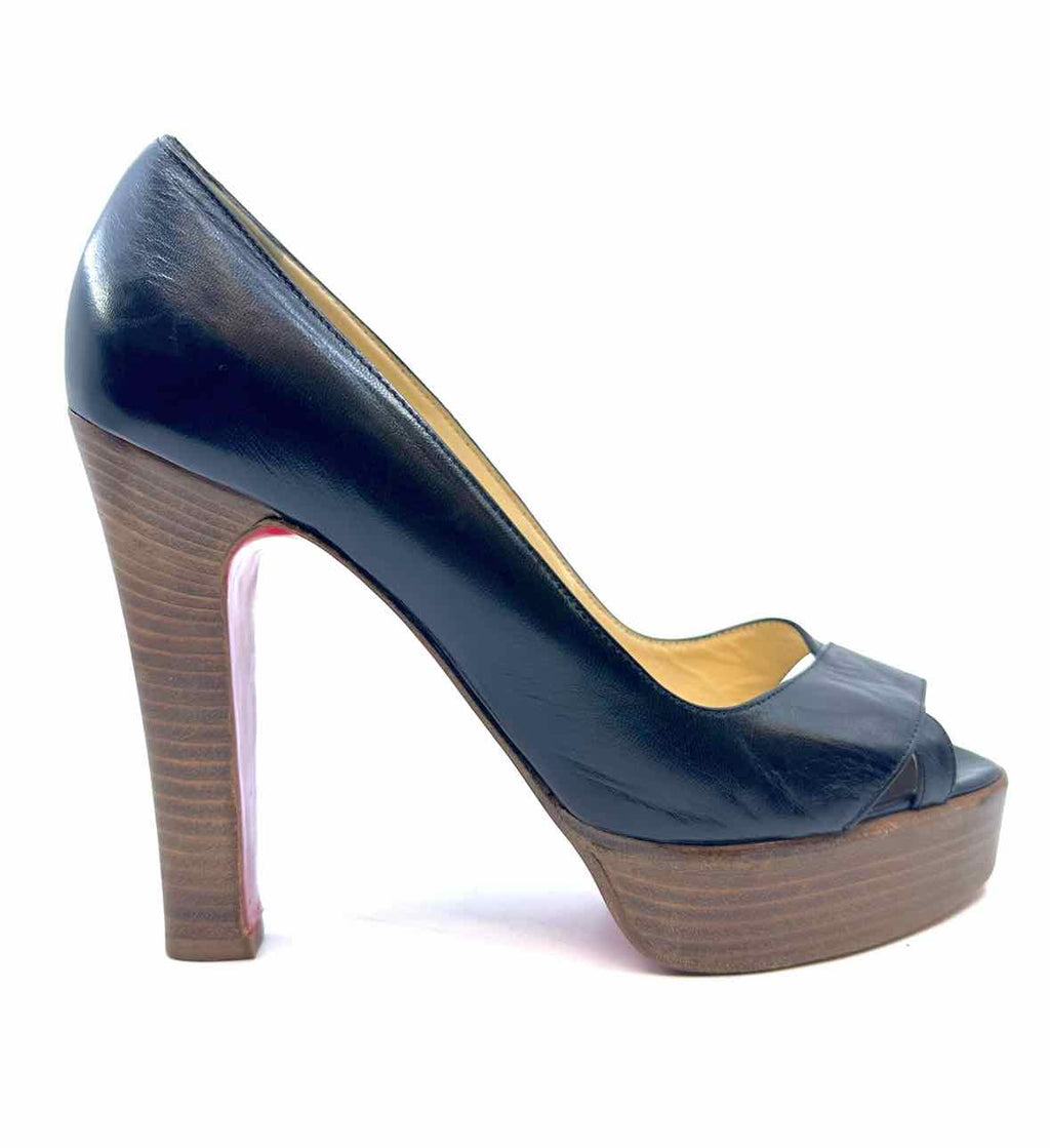 CHRISTIAN LOUBOUTIN Size 8.5 Black Leather Solid Pumps