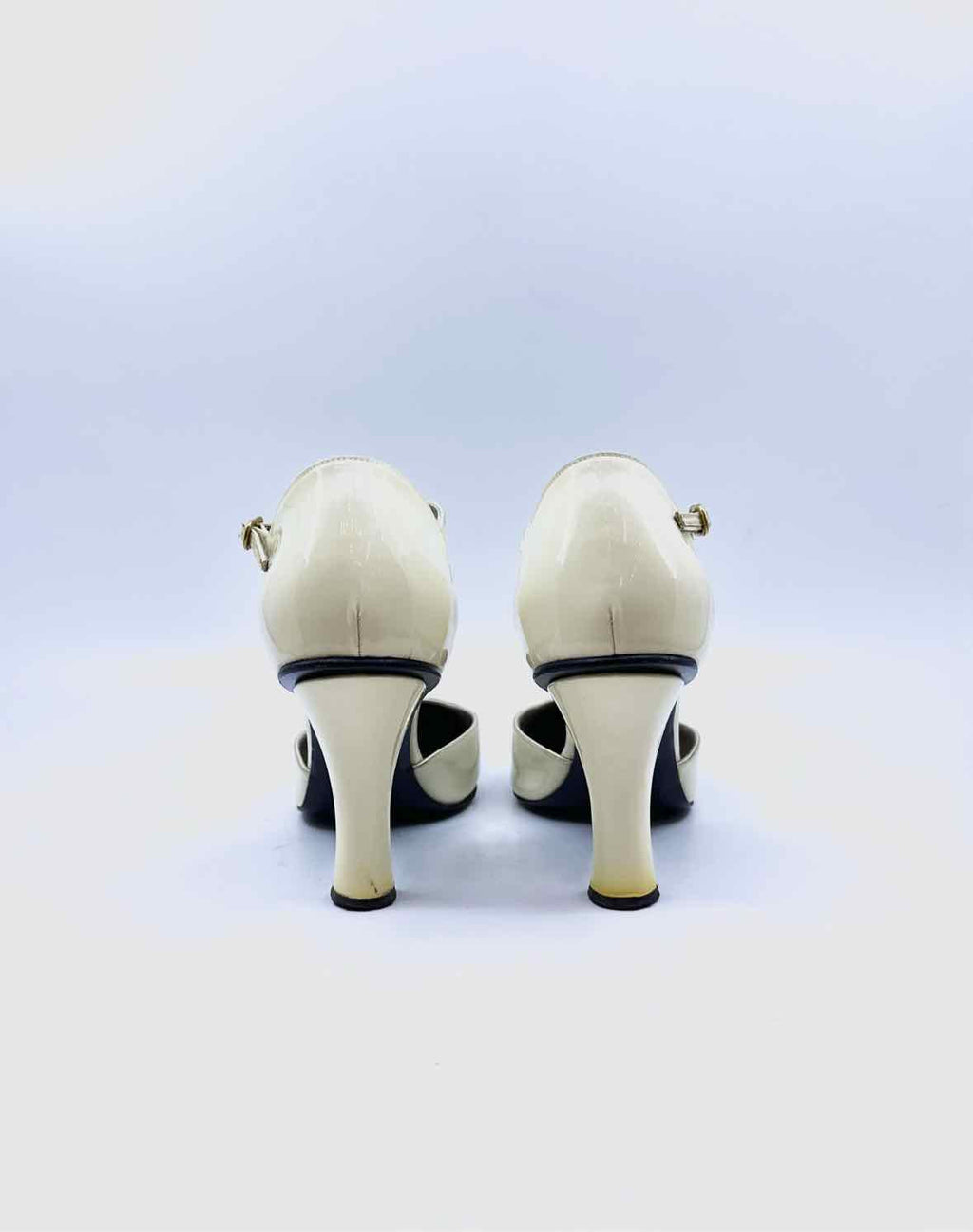 MARC JACOBS Size 8 Cream Patent Leather Solid Pumps