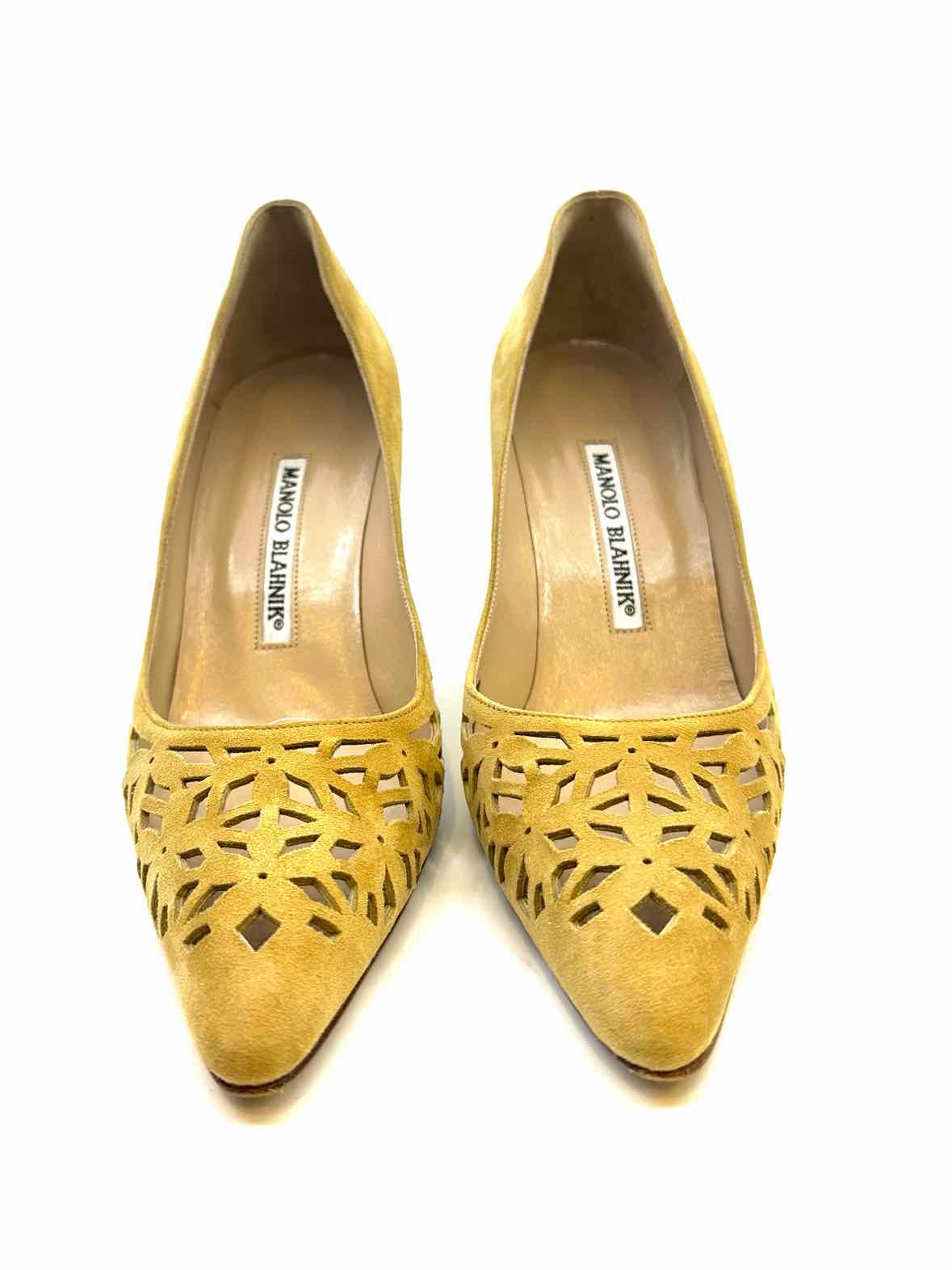 MANOLO BLAHNIK Size 6 Beige Suede Pumps