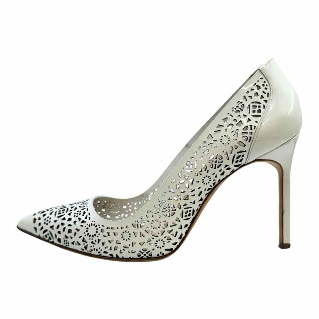 MANOLO BLAHNIK Size 7 White Patent Leather Eyelet Pumps