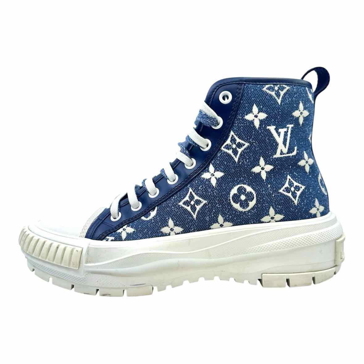 LOUIS VUITTON Size 8 Blue, white Denim Monogram Sneakers