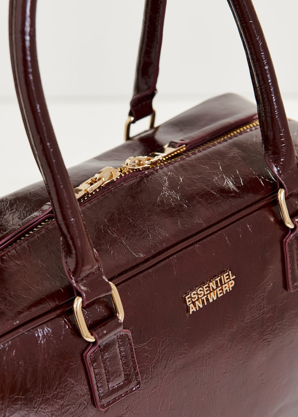 Iremy shiny zipped bag