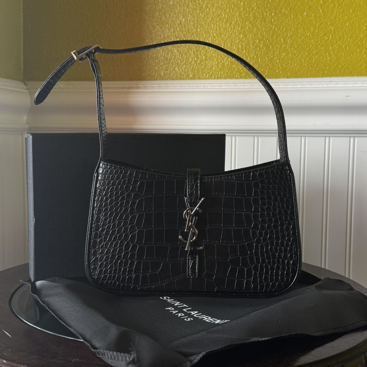 PreOwned Black crocodile leather bag with silver hardware
