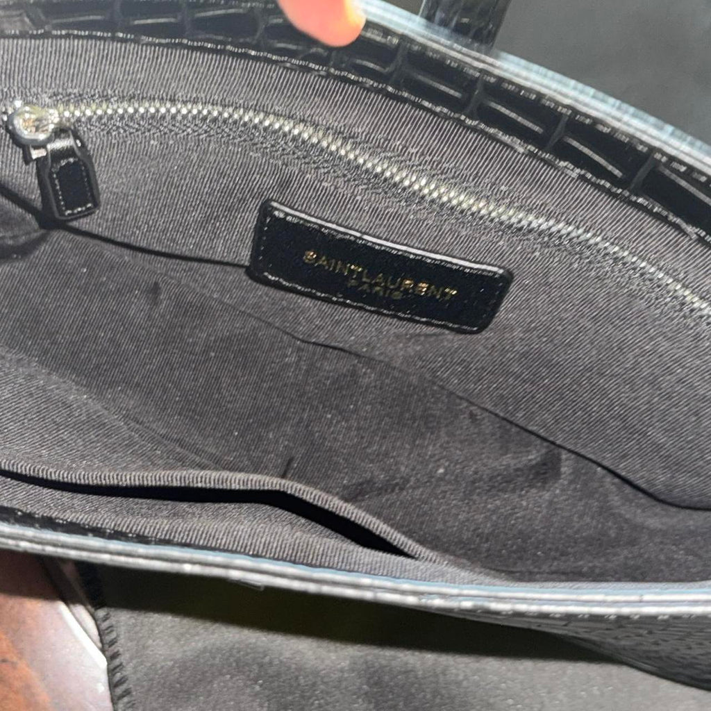 PreOwned Black crocodile leather bag with silver hardware