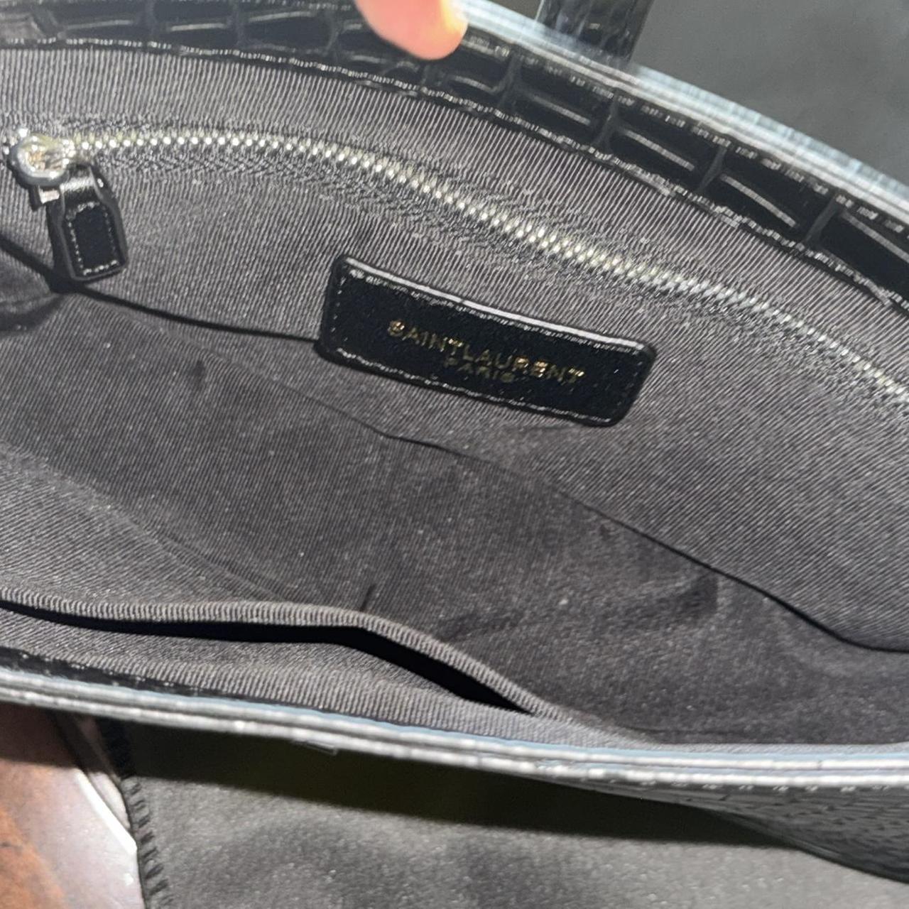 PreOwned Black crocodile leather bag with silver hardware