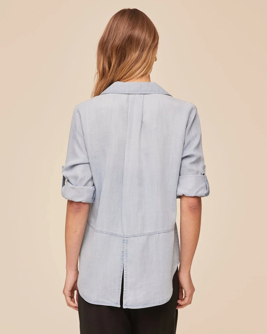 Bella Dahl Split Back Button Shirt in Light Sunspray Wash
